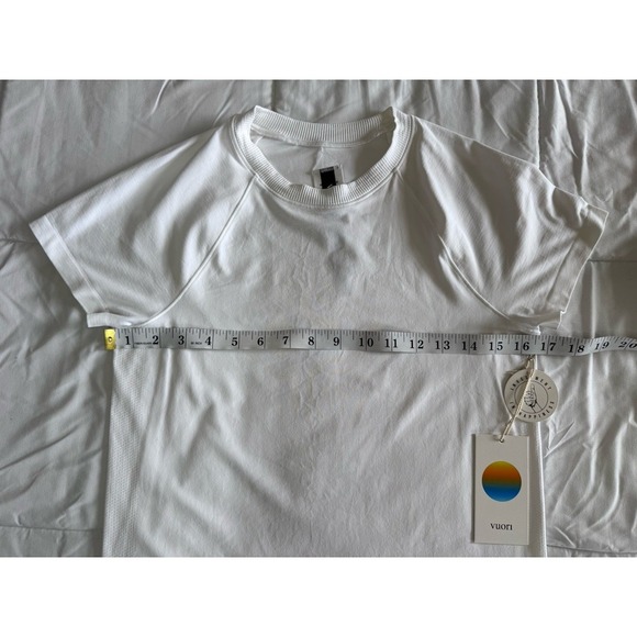 New Vuori Woman's S/S Seamless Surge Tee Size Medium White VW1197 NWT - Picture 3 of 7